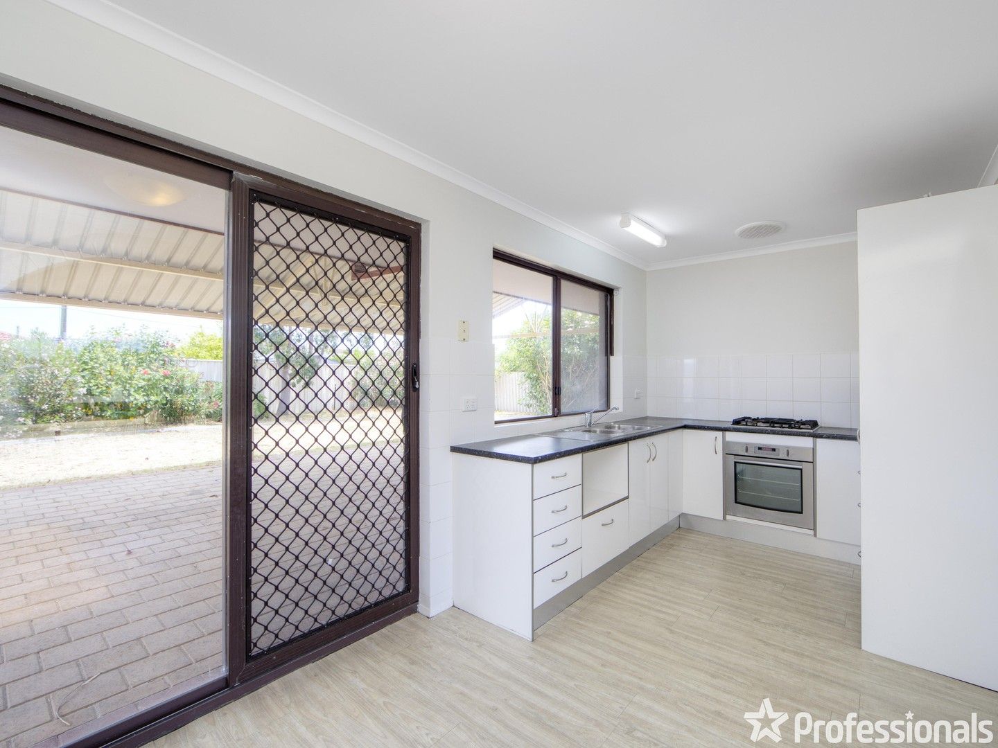 3 bedrooms House in 23 Mcnamara Drive THORNLIE WA, 6108