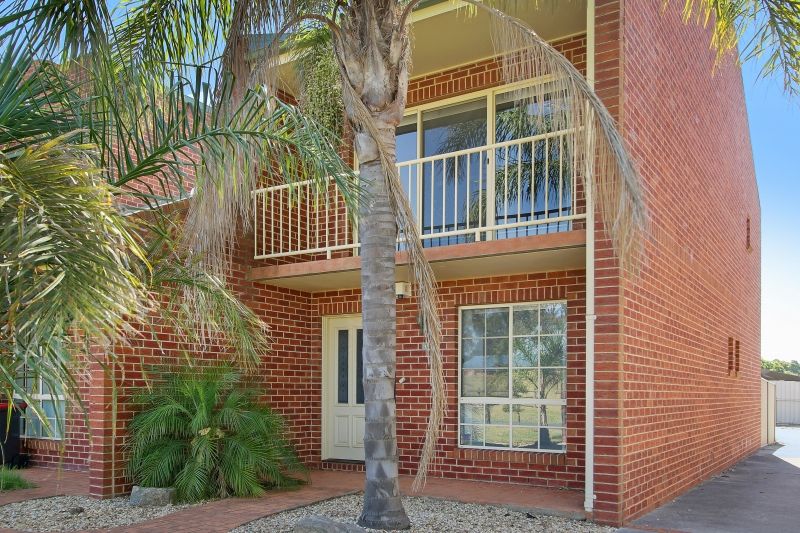 3 bedrooms Townhouse in 3/542 Kotthoff Street LAVINGTON NSW, 2641