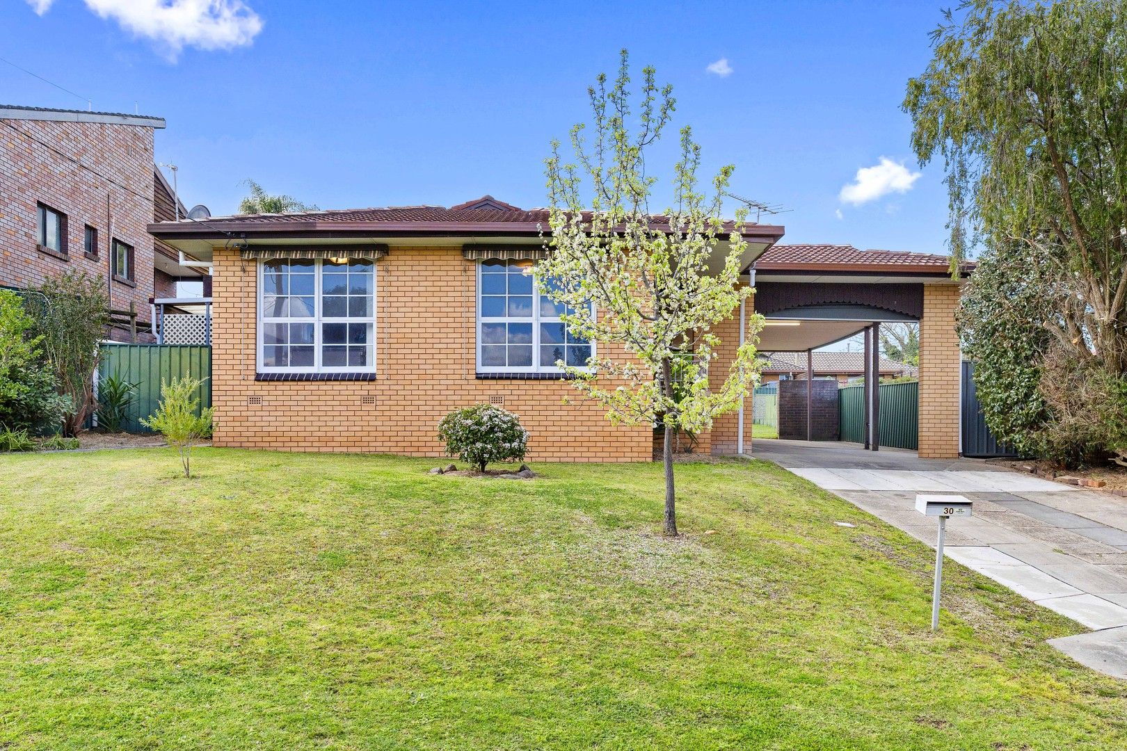 30 White Avenue, Kooringal NSW 2650, Image 0