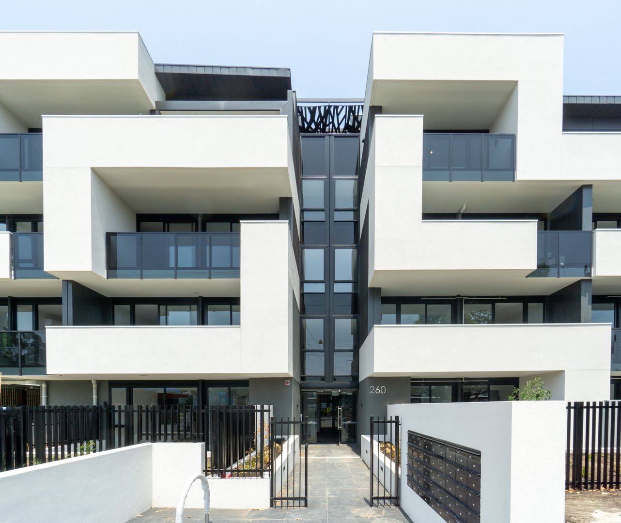 2 bedrooms Apartment / Unit / Flat in 205/260 Burwood Highway BURWOOD VIC, 3125