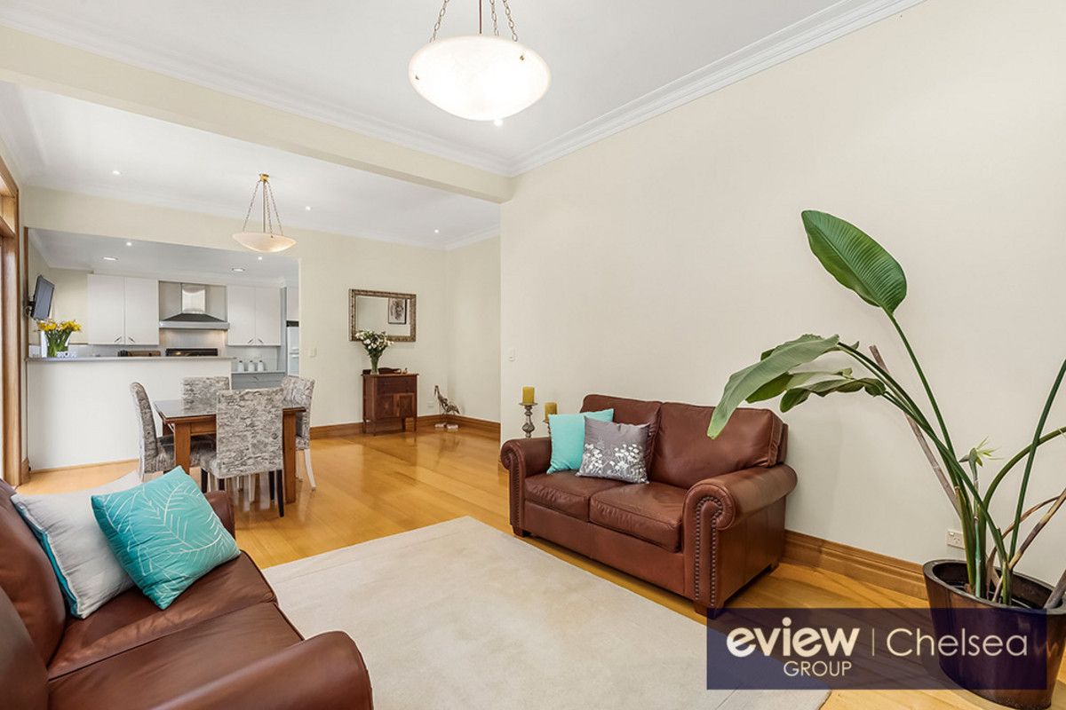 4 Barnes Grove, Chelsea VIC 3196, Image 2