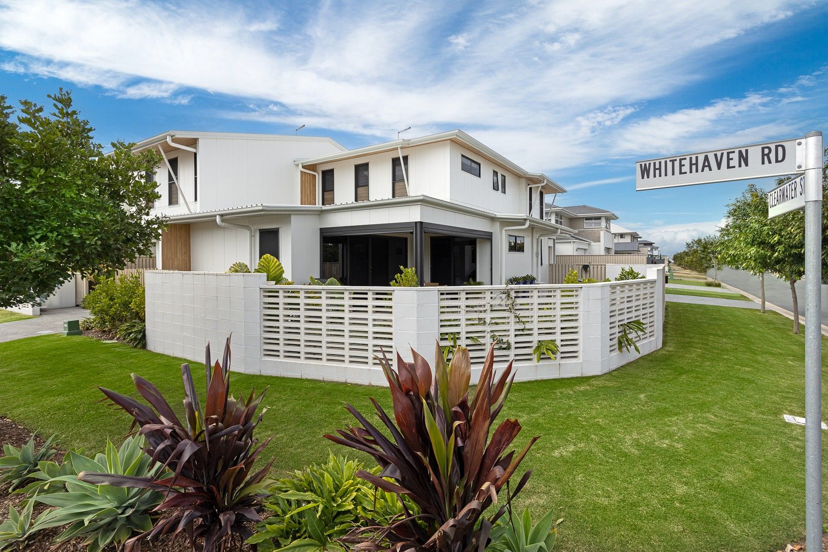 4 bedrooms House in 17 Clearwater Street NEWPORT QLD, 4020