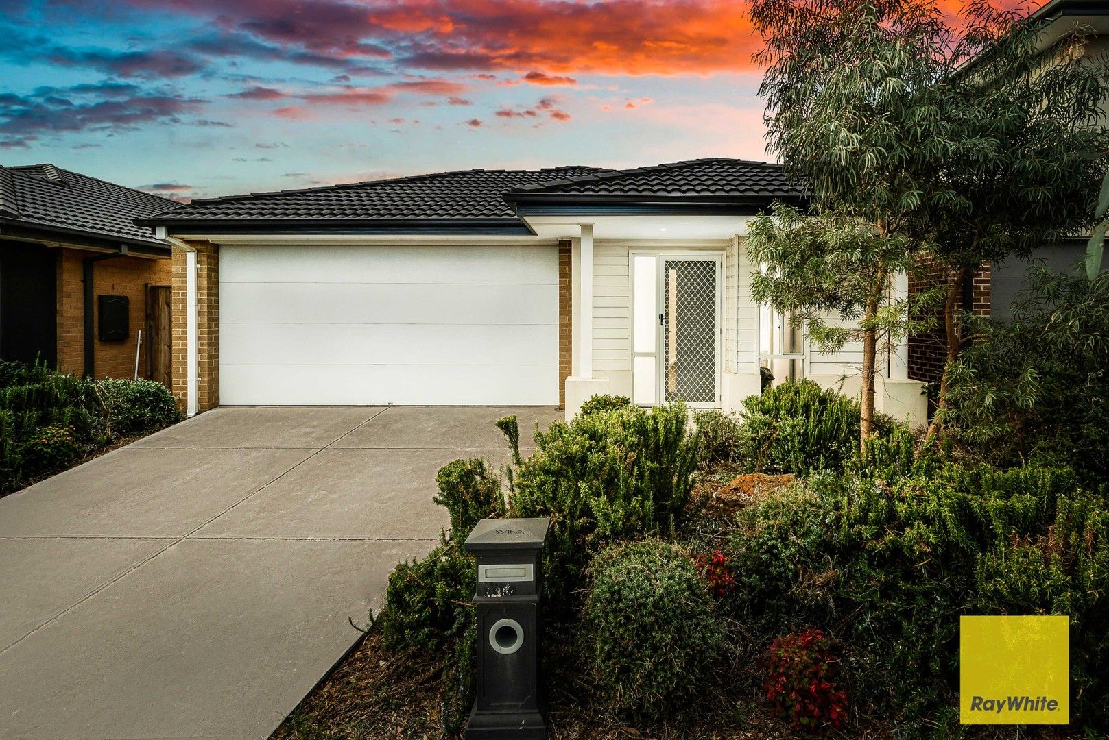 4 bedrooms House in 100 Grassbird Drive POINT COOK VIC, 3030