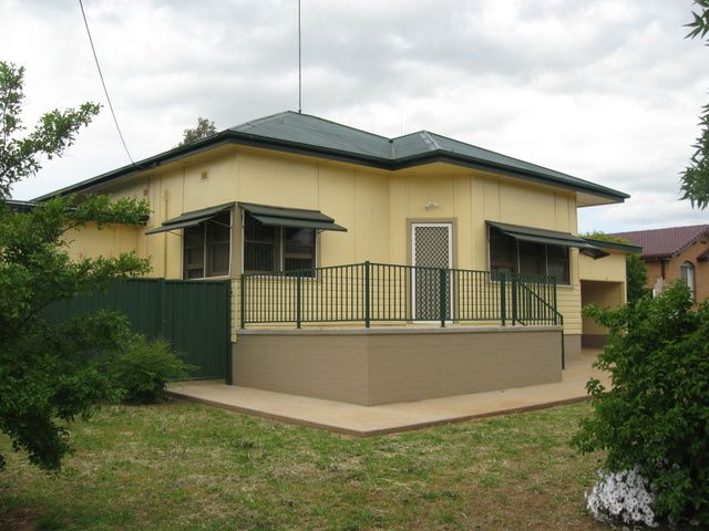 2/9 Clarinda Street, Parkes NSW 2870