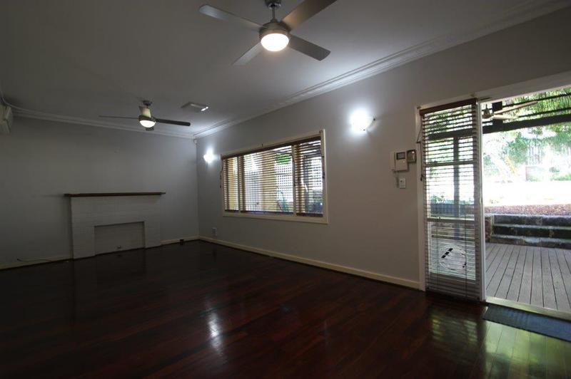 3 bedrooms House in 4 Jarrah Road EAST VICTORIA PARK WA, 6101