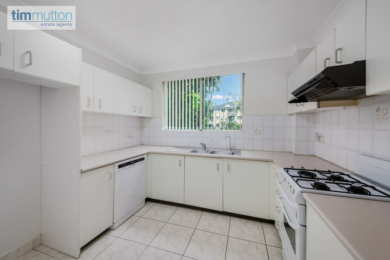 Unit 2/7 Mead Dr, Chipping Norton NSW 2170, Image 2