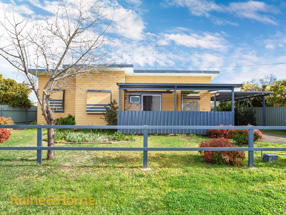 18 Inglis Street, Lake Albert NSW 2650