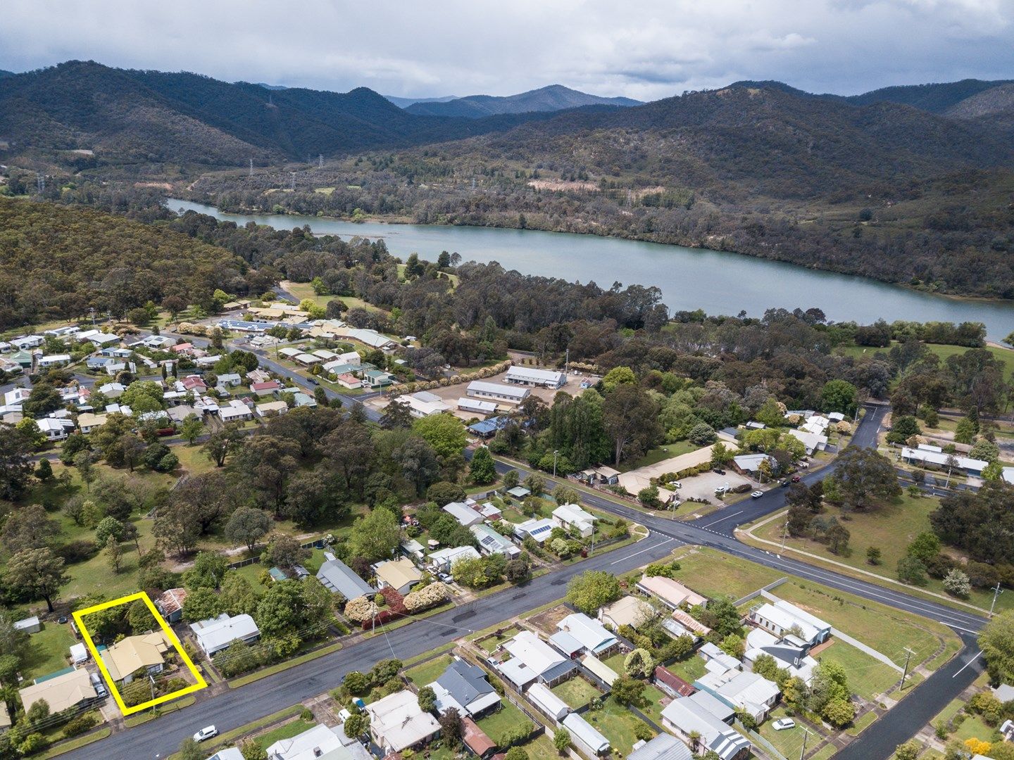 18 Hillside Avenue, Eildon VIC 3713, Image 0