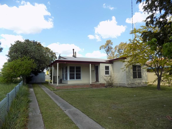 11 Temple Street, Heyfield VIC 3858