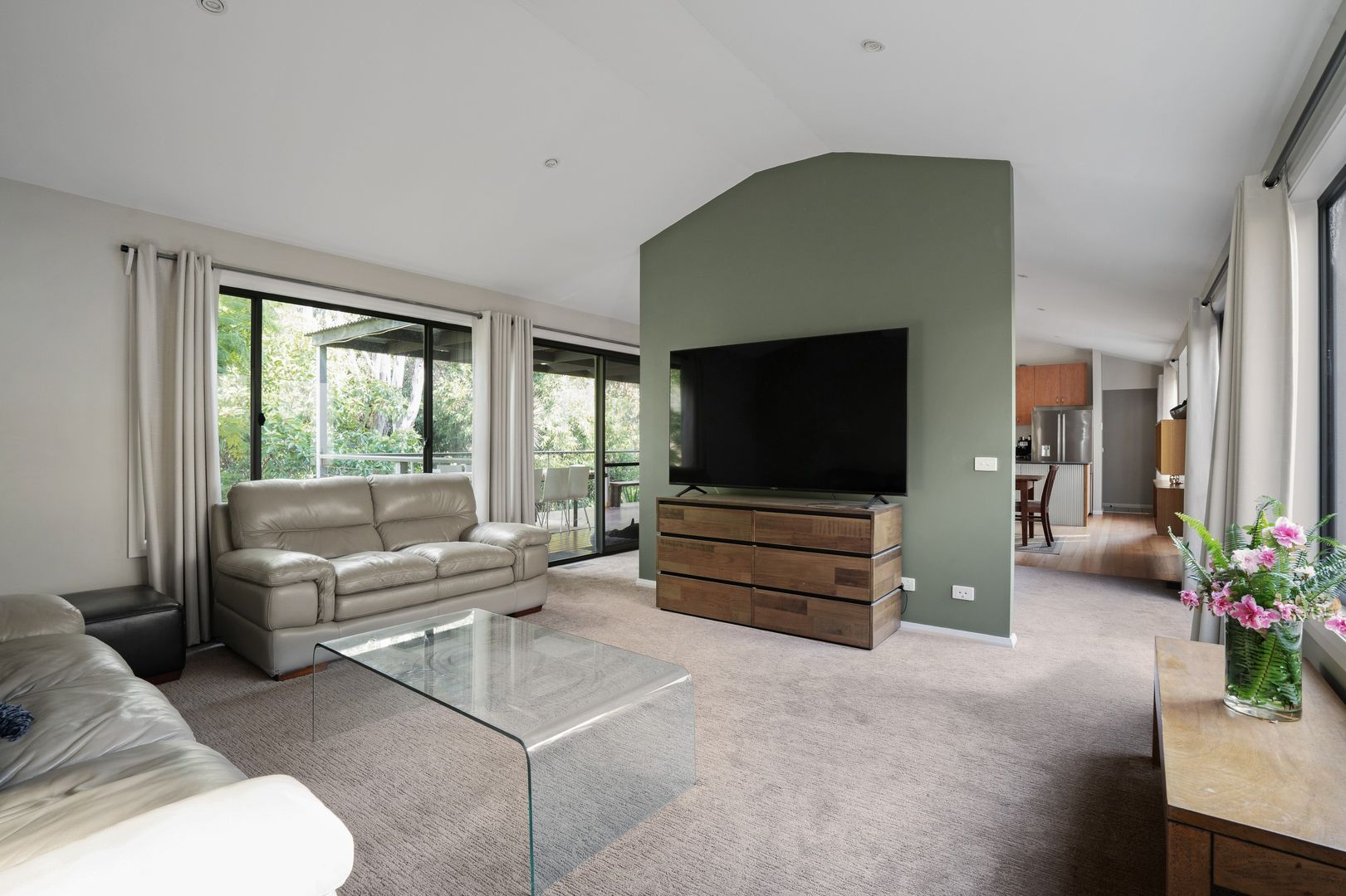 19 Southern View Drive, West Albury NSW 2640 House For Rent 750