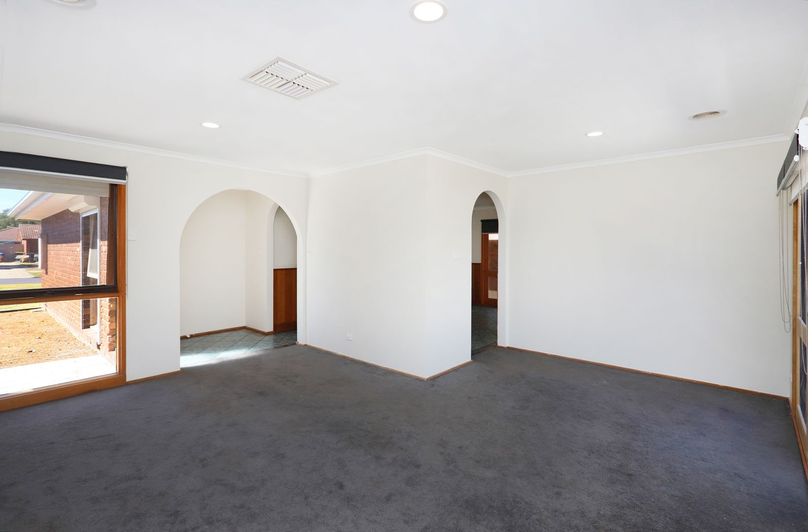 36 Dunvegan Drive, Kurunjang VIC 3337 House For Rent 370 Domain