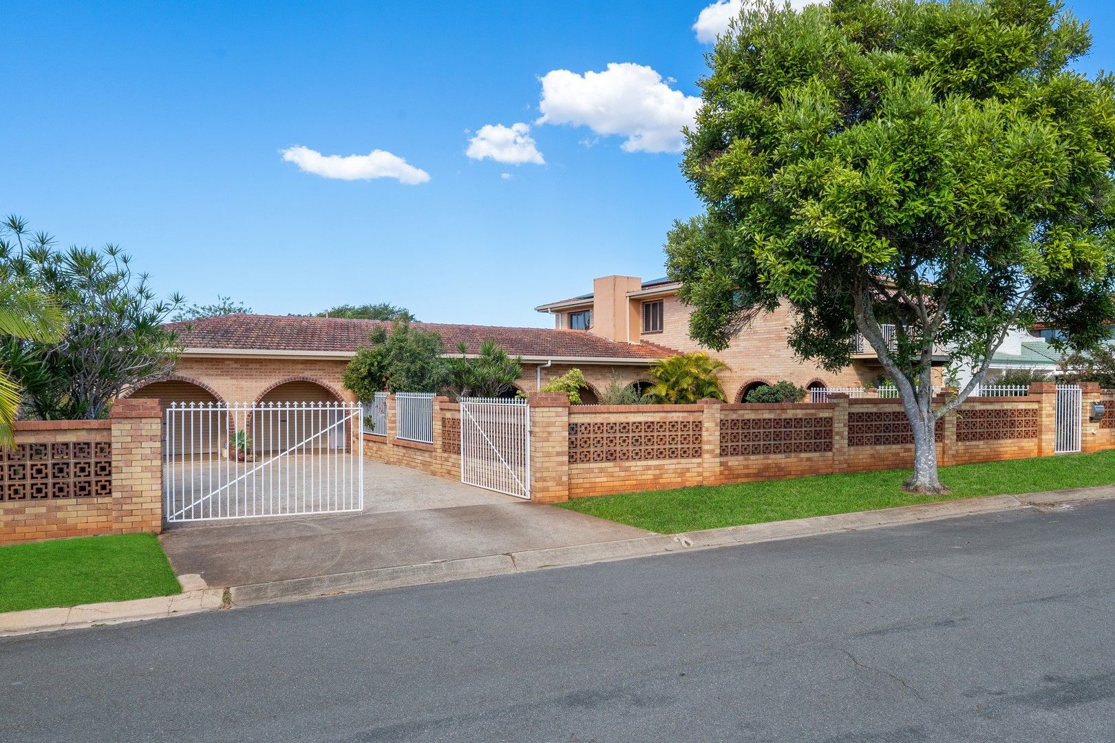 5 bedrooms House in 8 Walu Street BRACKEN RIDGE QLD, 4017