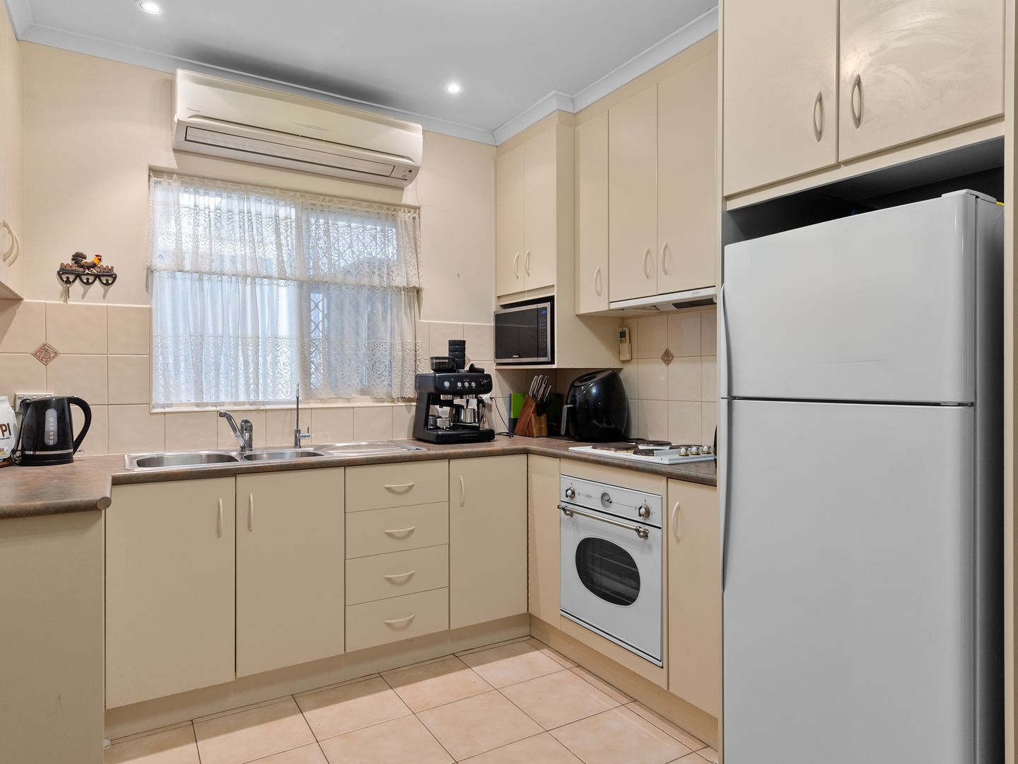 2/21 Matthew Street, Bedford Park SA 5042, Image 2