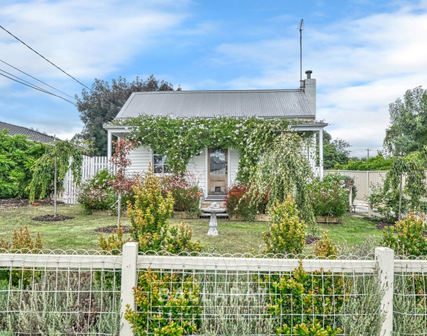 33 Heales Street, Mount Pleasant VIC 3350