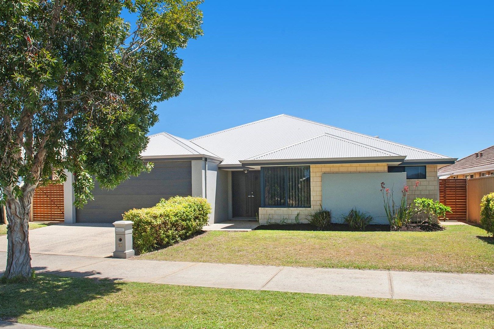 17 Marseilles Drive, Yalyalup WA 6280, Image 0