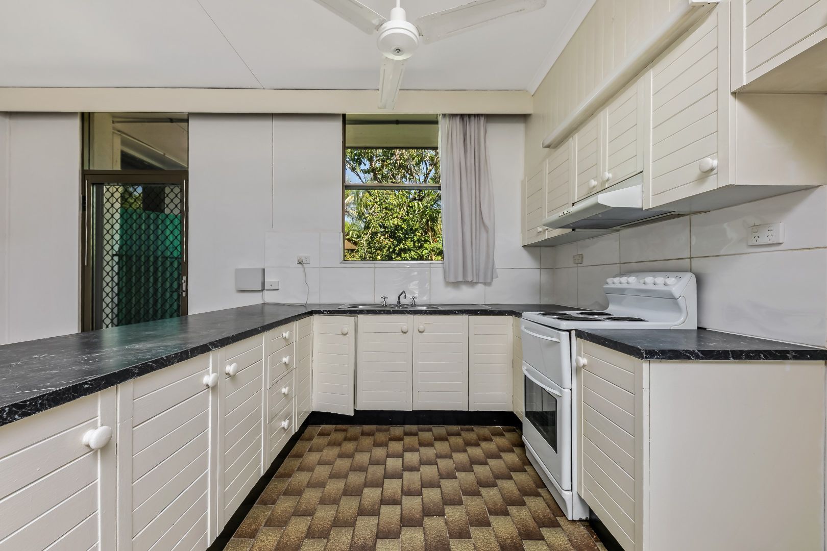 1/10 Sandalwood Street, Nightcliff NT 0810, Image 2