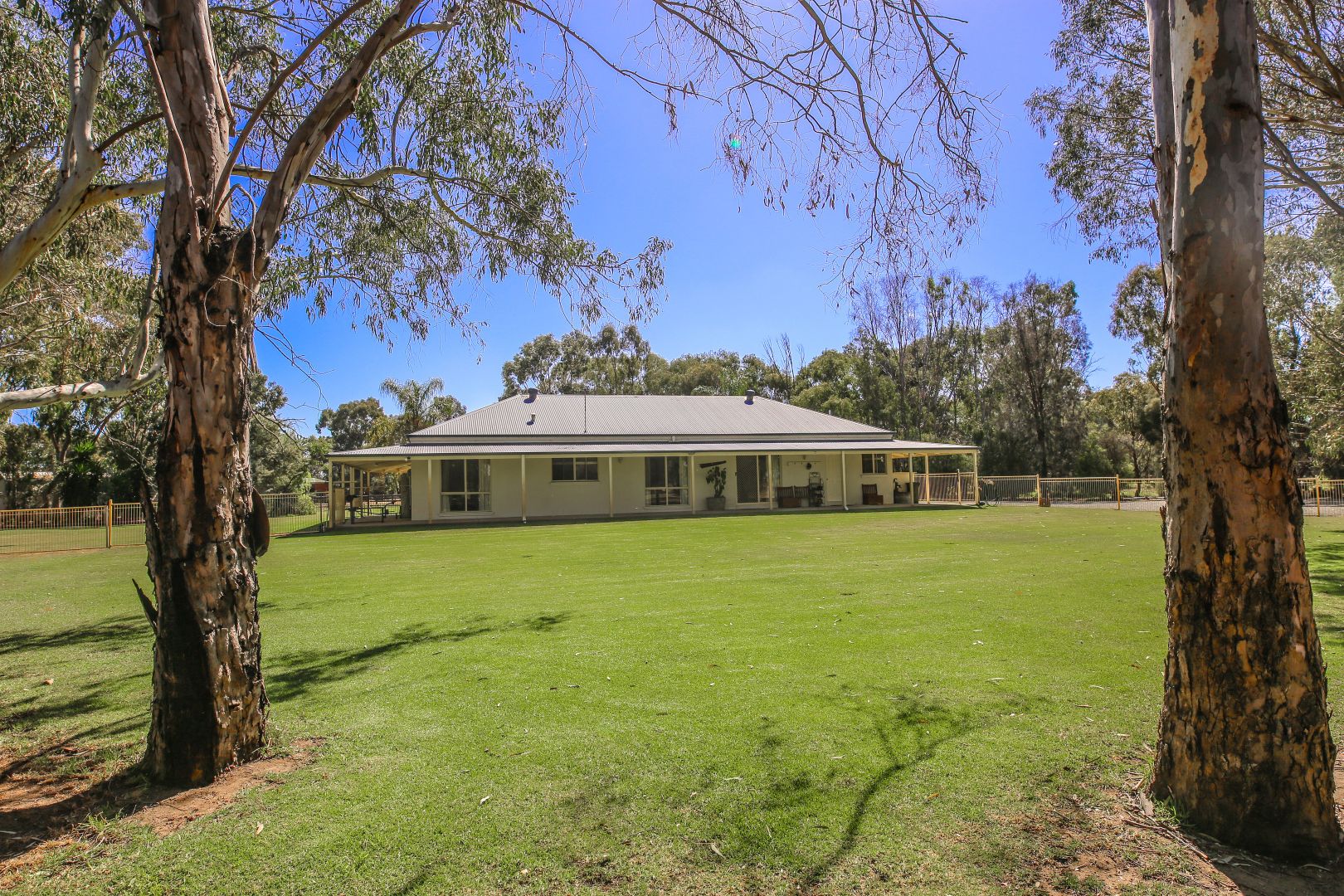 10 Billabong Place, Deniliquin NSW 2710, Image 2