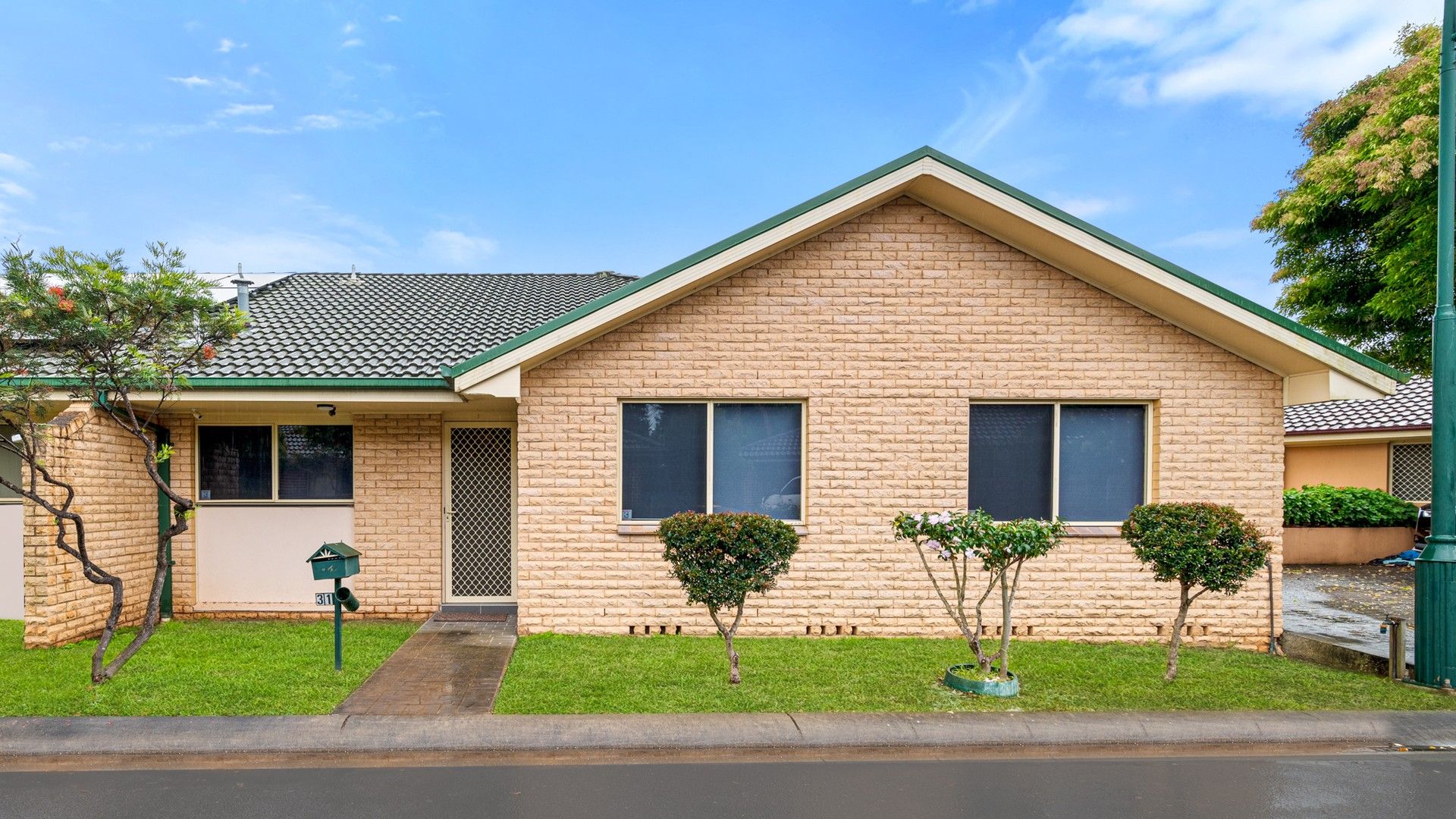 31/17 Poplar Crescent, Bradbury NSW 2560, Image 0