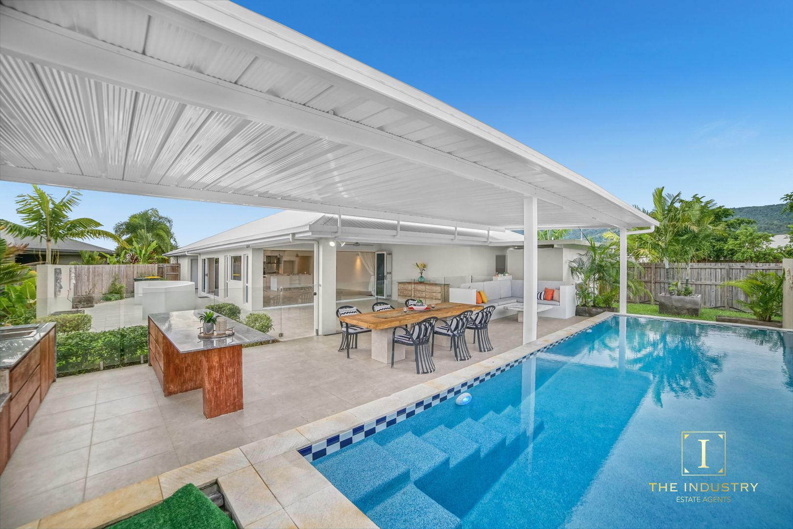 1 Castleton Entrance, Smithfield QLD 4878