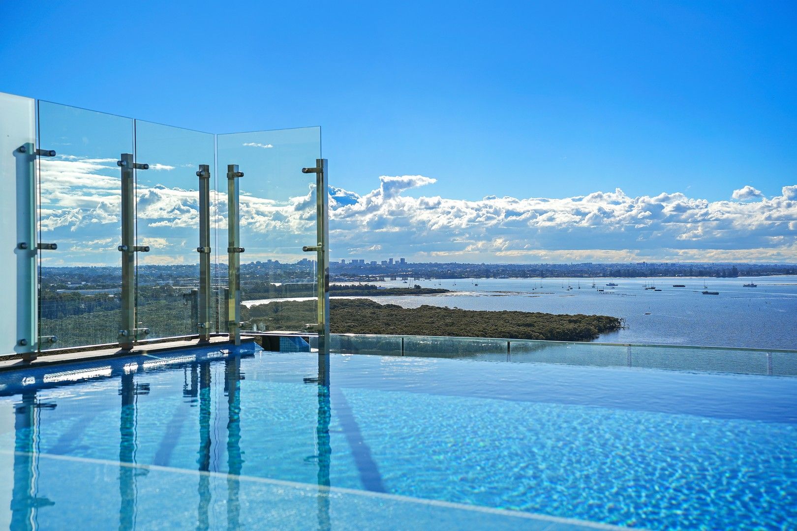 1 bedrooms Apartment / Unit / Flat in 401/1 Foreshore Boulevard WOOLOOWARE NSW, 2230