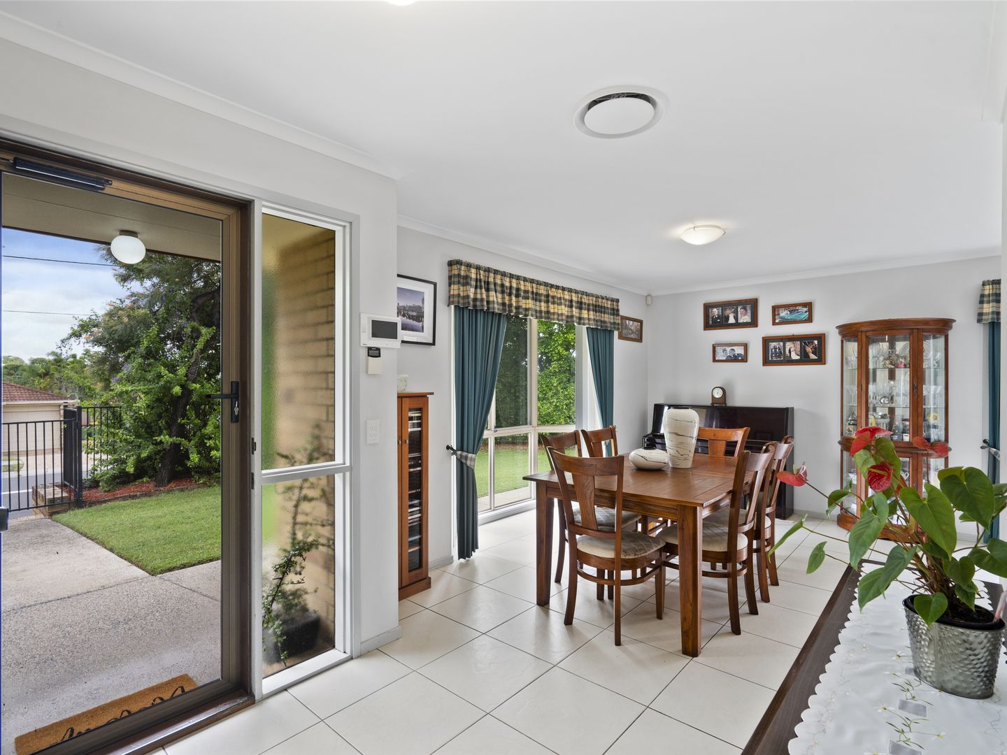 2 Cianthus Street, Regents Park QLD 4118, Image 2