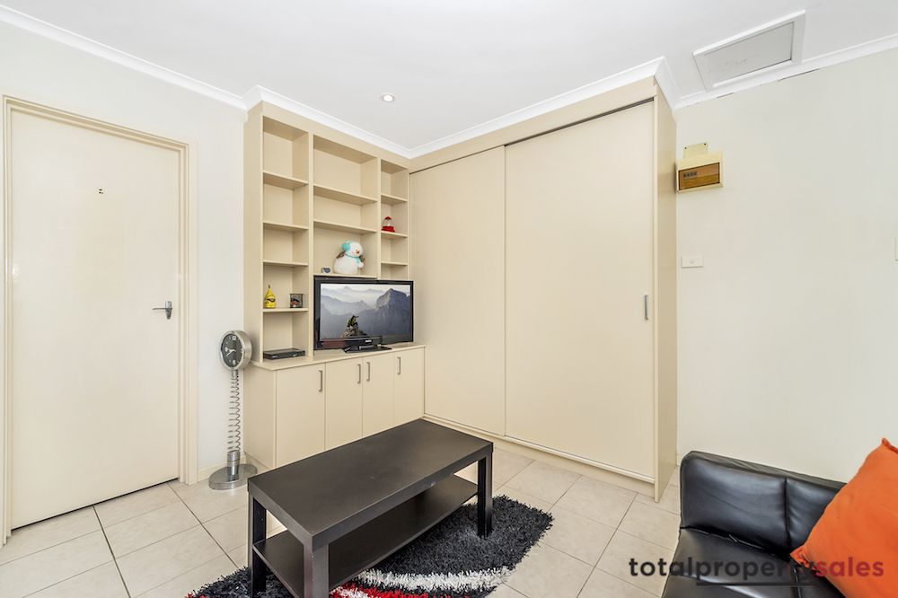 16/27 Coxen Street, Hughes ACT 2605, Image 2