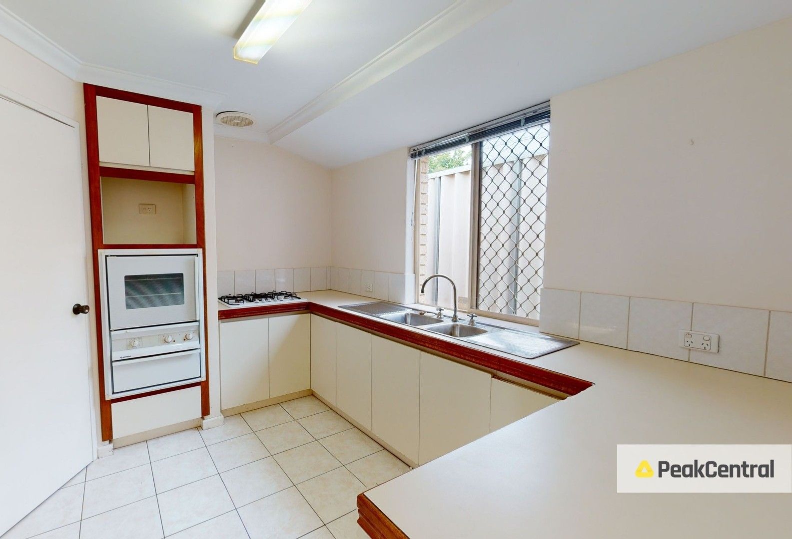 3 bedrooms Apartment / Unit / Flat in 2/7 Croydon Avenue YOKINE WA, 6060