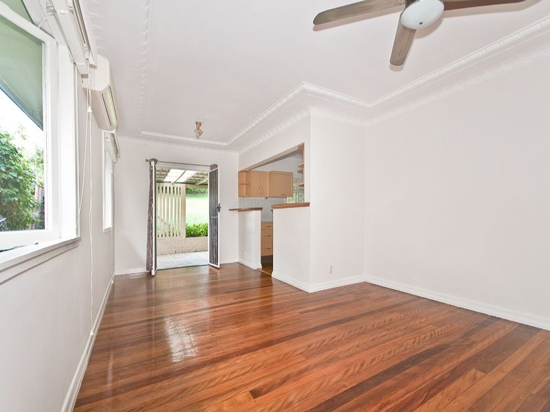 3 bedrooms House in 28 Kanumbra Street COORPAROO QLD, 4151