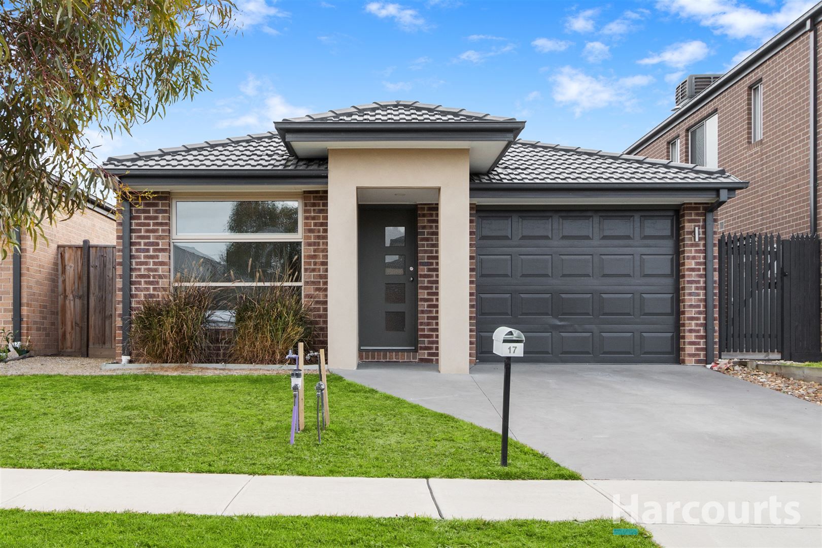 17 Crowe Avenue, Cranbourne West VIC 3977, Image 0