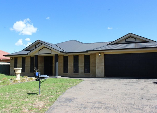 33 Pebble Beach Drive, Dubbo NSW 2830