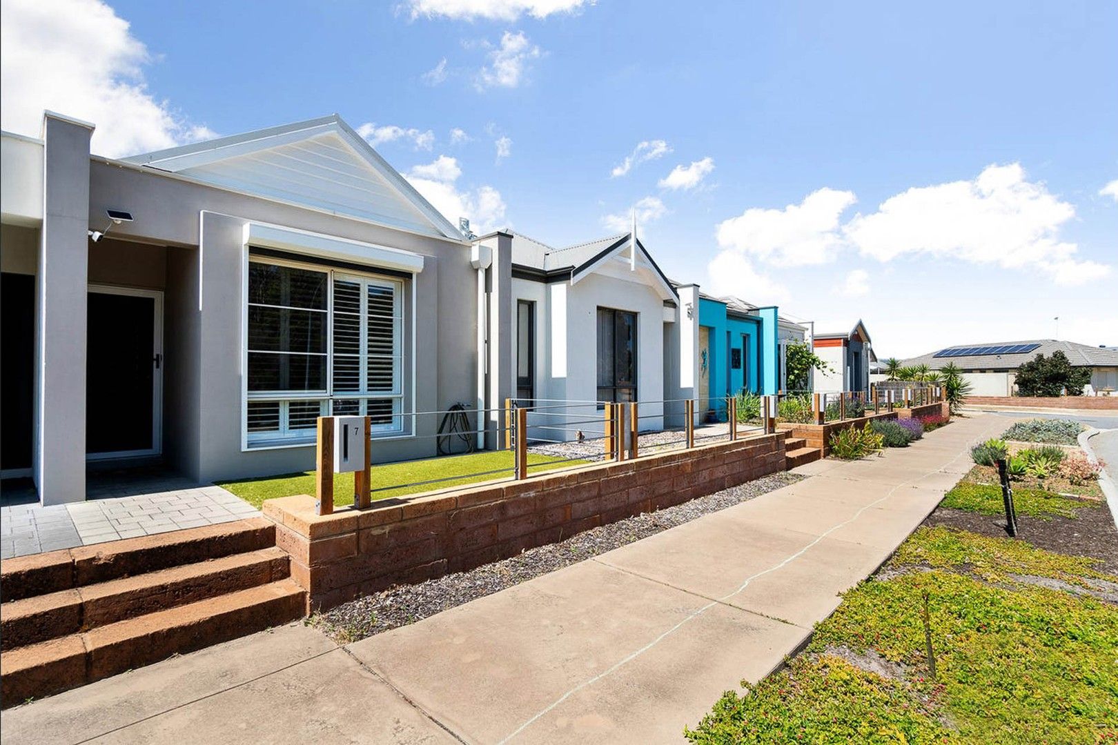 2 bedrooms House in 7 Stanbury Crescent ELLENBROOK WA, 6069