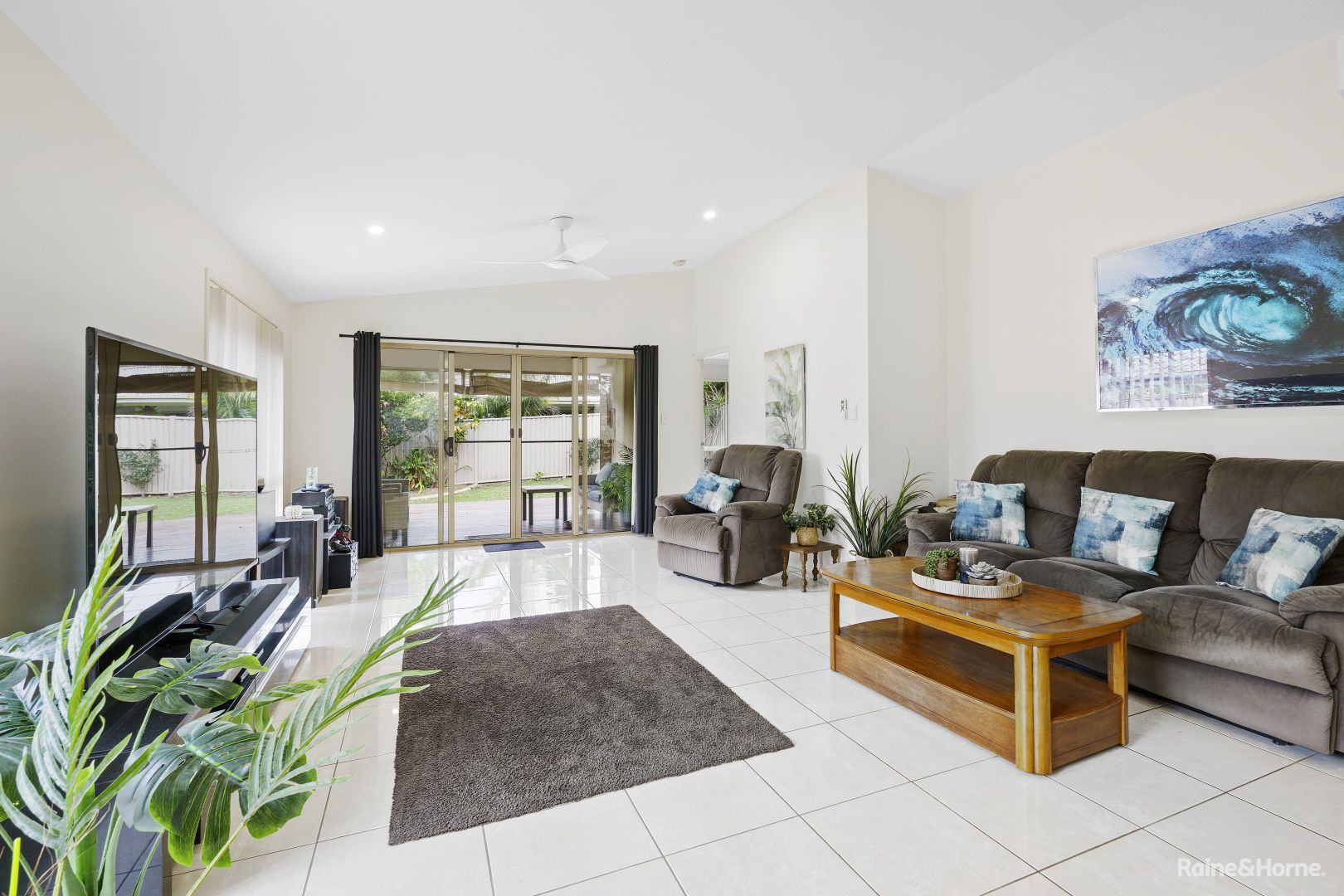 1/56 Newcastle Drive, Pottsville NSW 2489, Image 2