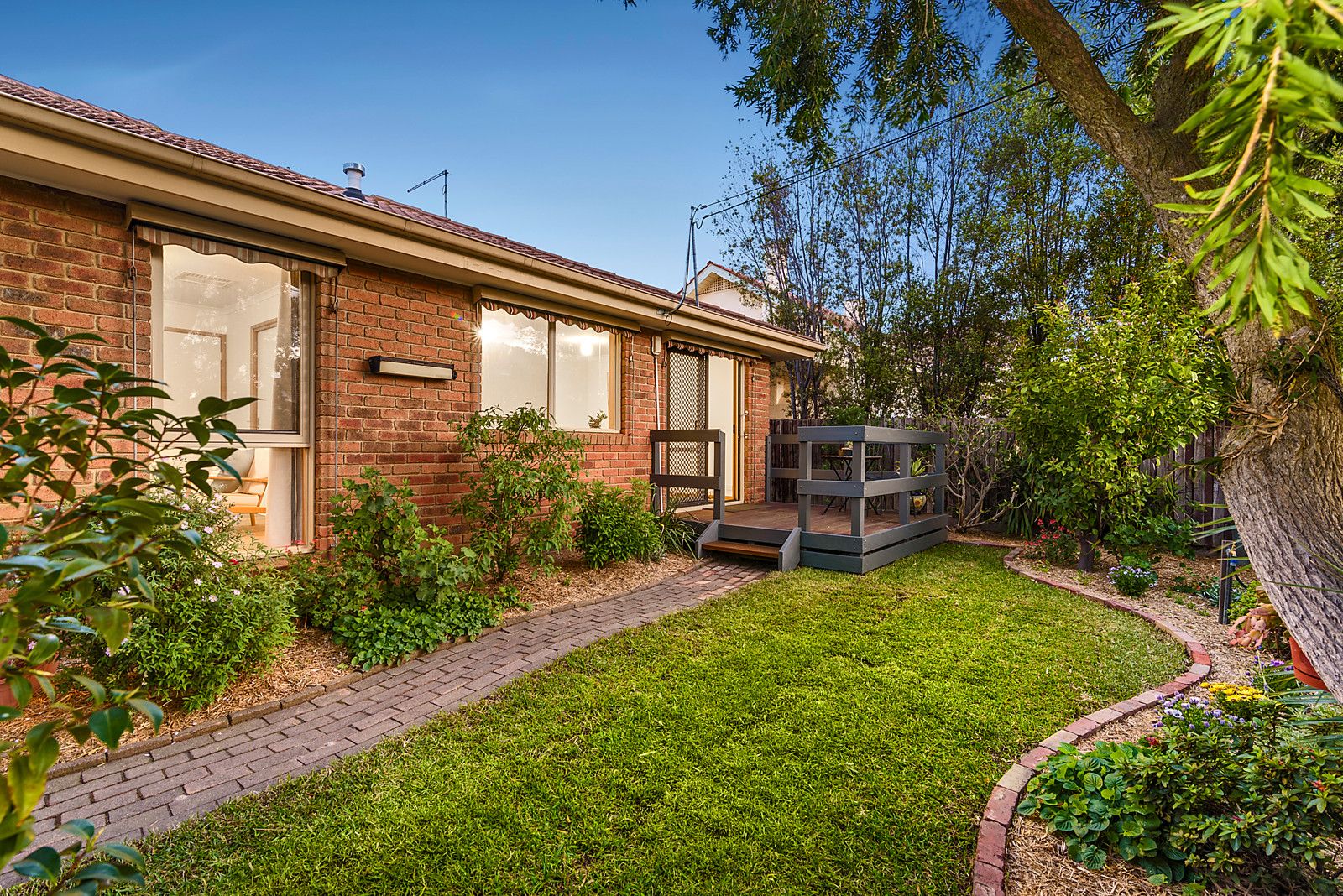 1/129 Ivanhoe Parade, Ivanhoe VIC 3079, Image 2