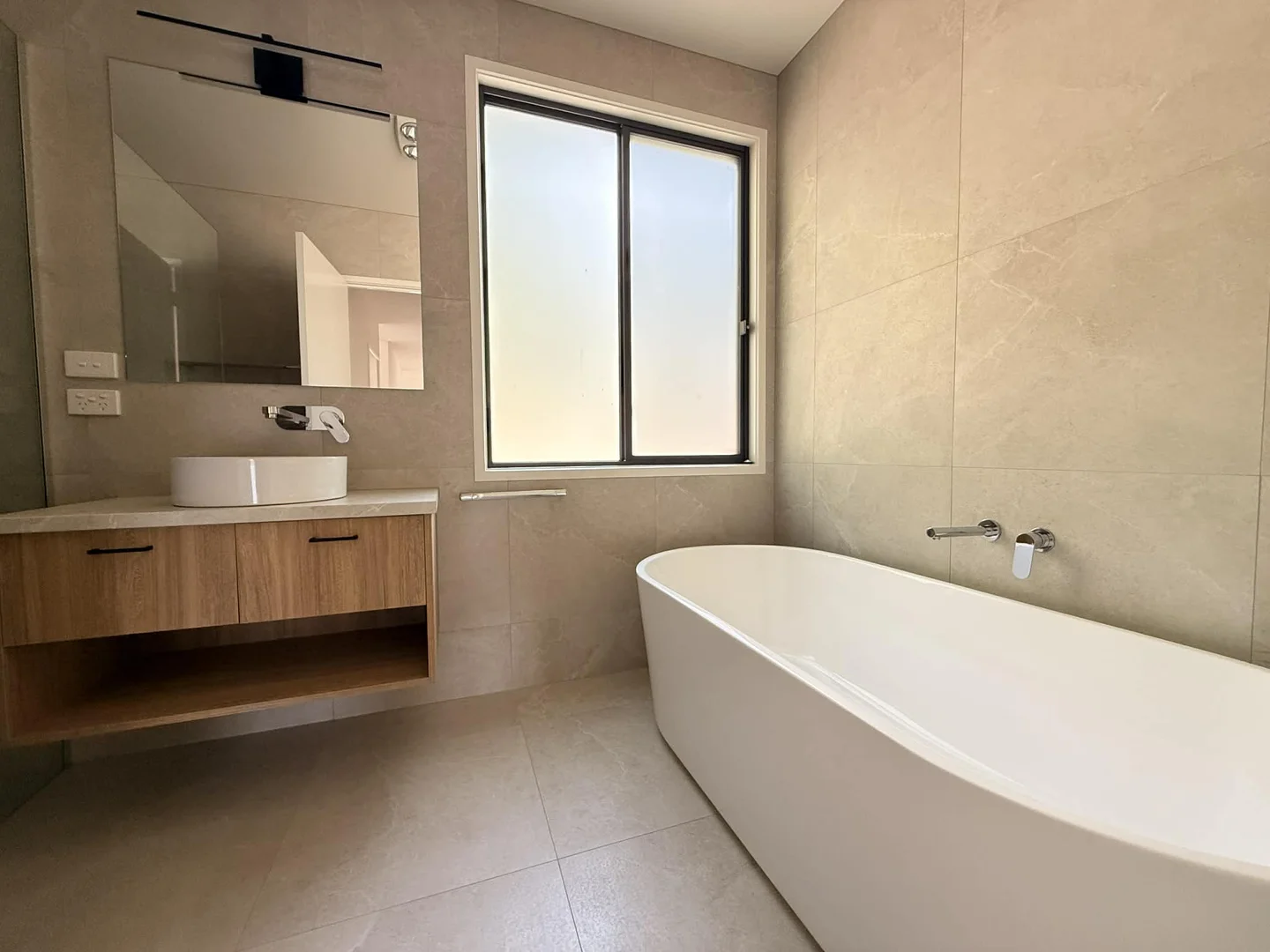 Additional image 14 of Bright VIC 3741