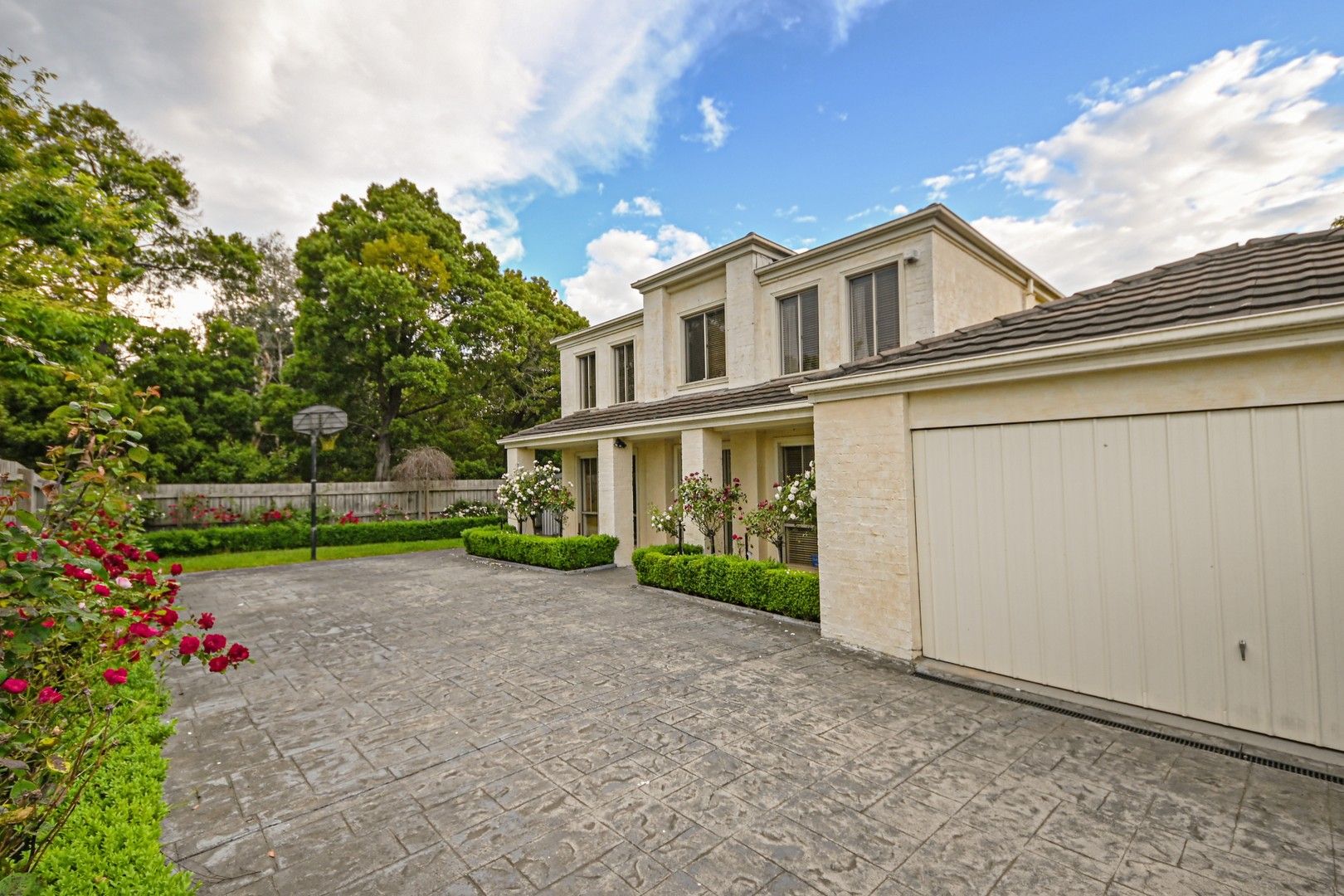 4 bedrooms House in 84 Applewood Drive KNOXFIELD VIC, 3180