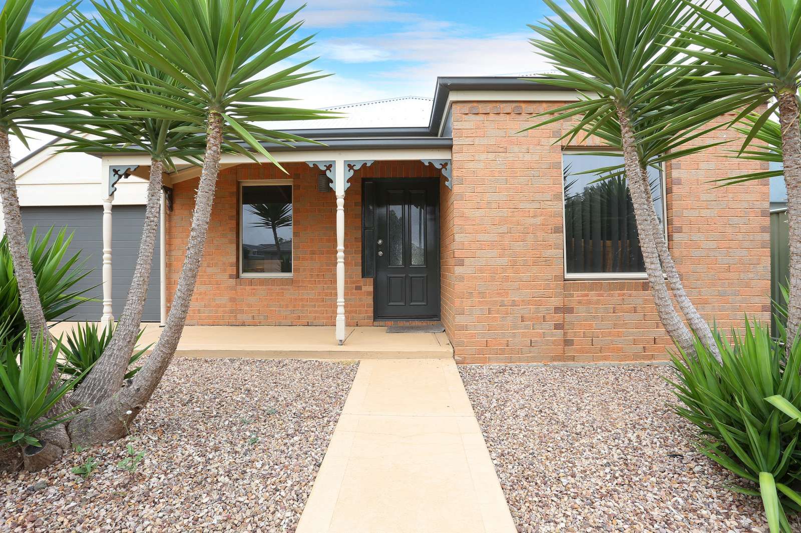 41 Dahlia Drive, Caroline Springs VIC 3023, Image 0