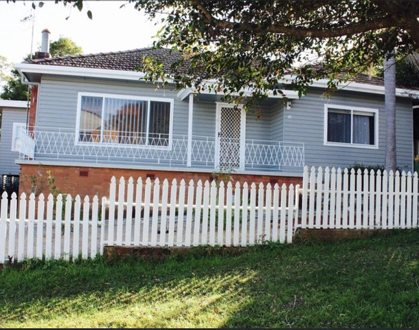 18 Moore Street, West Gosford NSW 2250