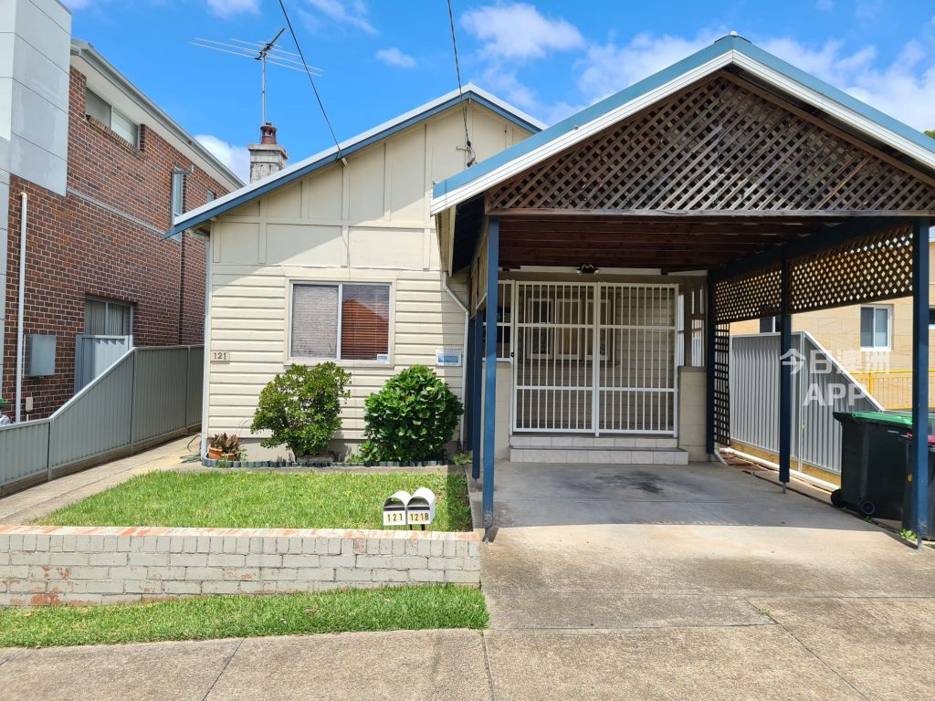 6 bedrooms House in Dora St HURSTVILLE NSW, 2220