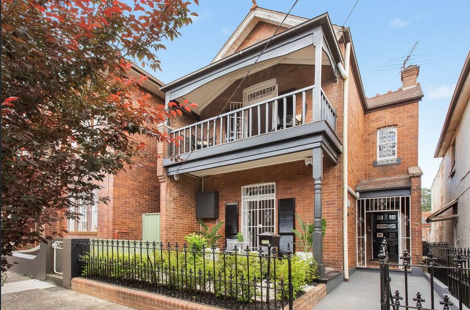 4 bedrooms House in 10 Cavendish Street ENMORE NSW, 2042