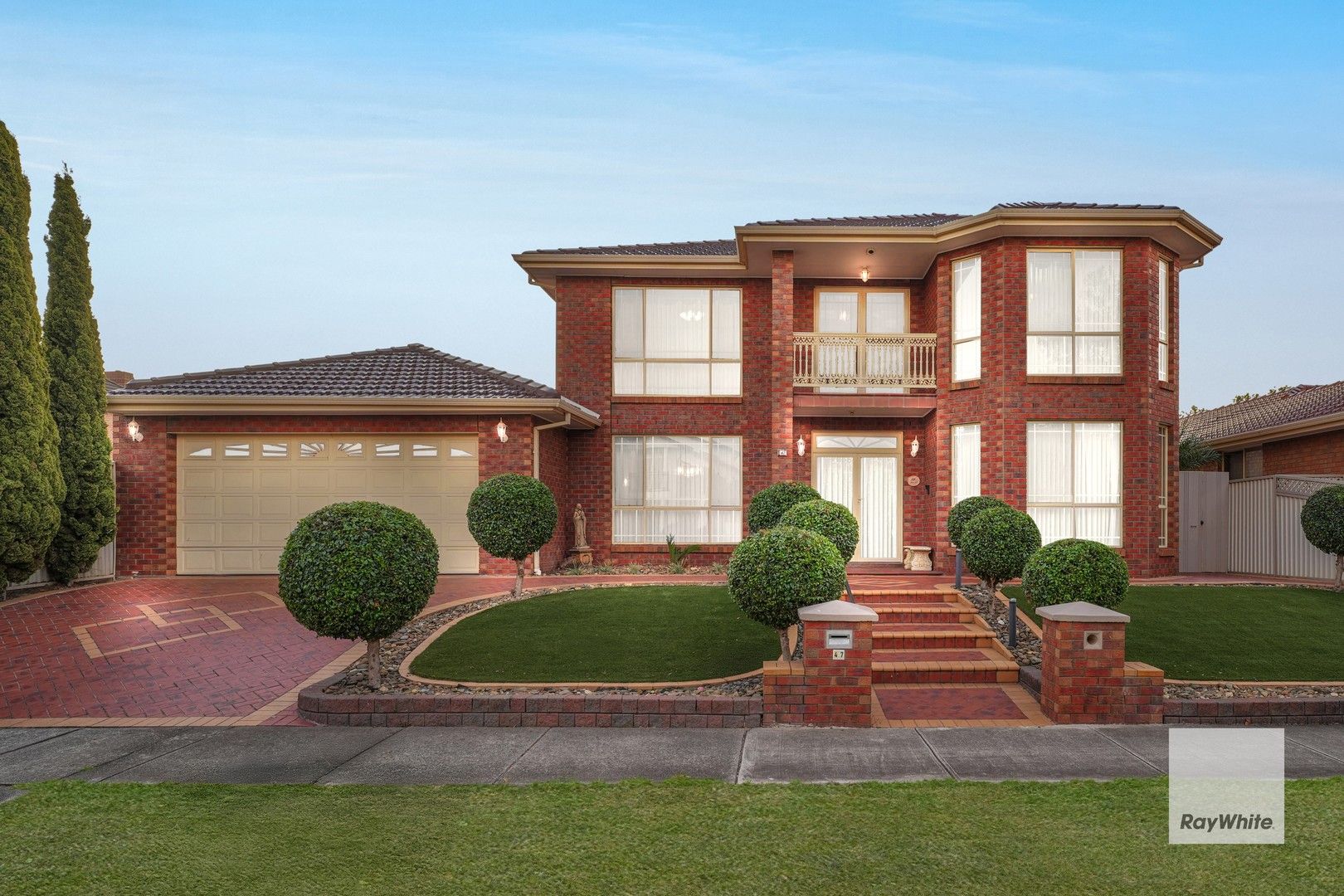 5 bedrooms House in 47 Blackman Crescent TAYLORS LAKES VIC, 3038