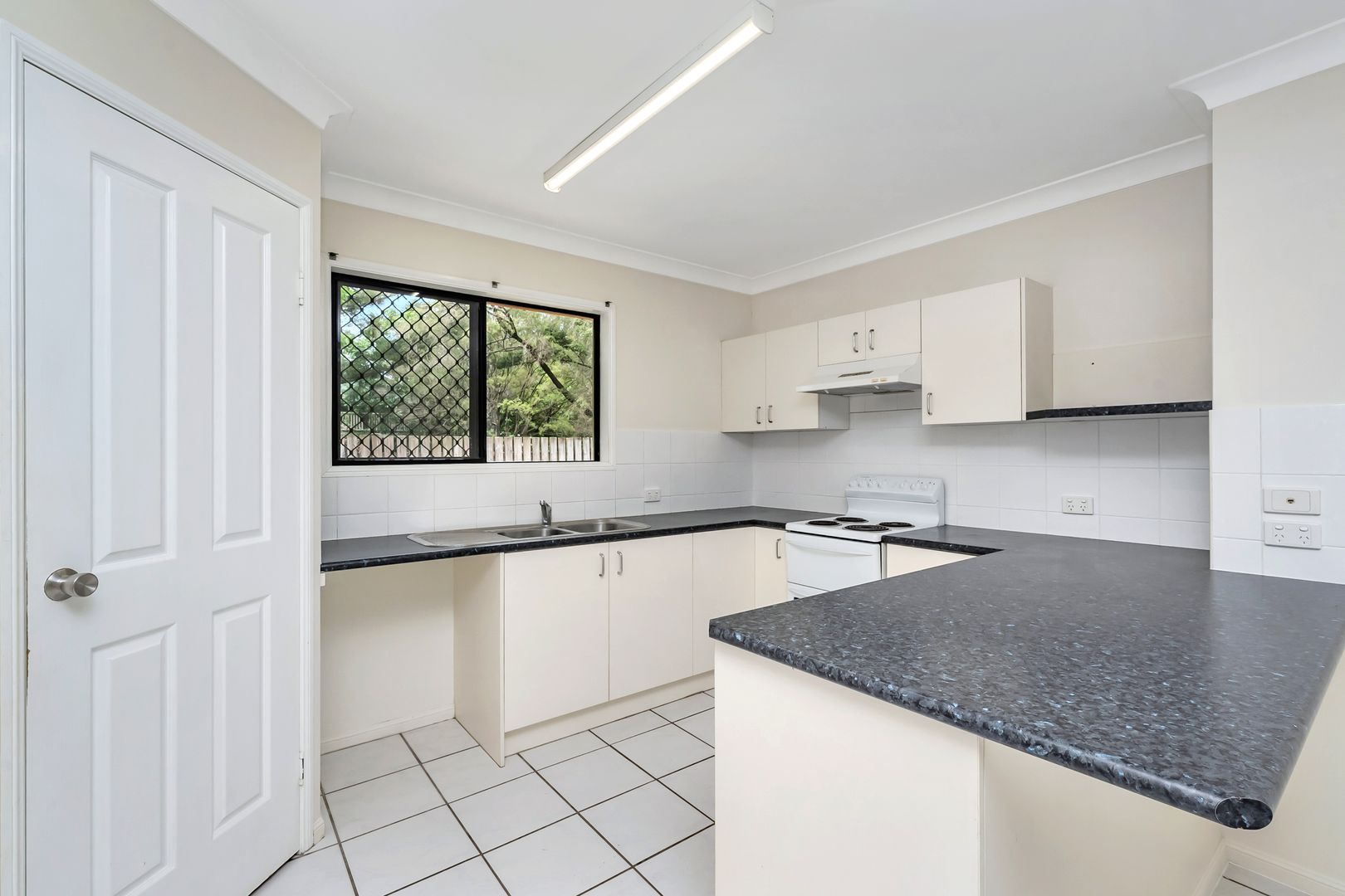 70 Ireland Street, Oonoonba QLD 4811, Image 2