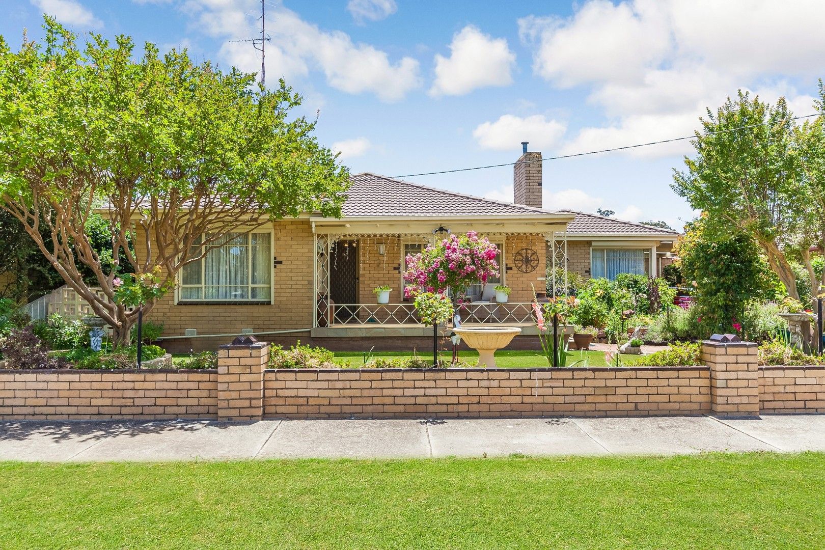 3 bedrooms House in 3 McKenzie  Street BROADFORD VIC, 3658