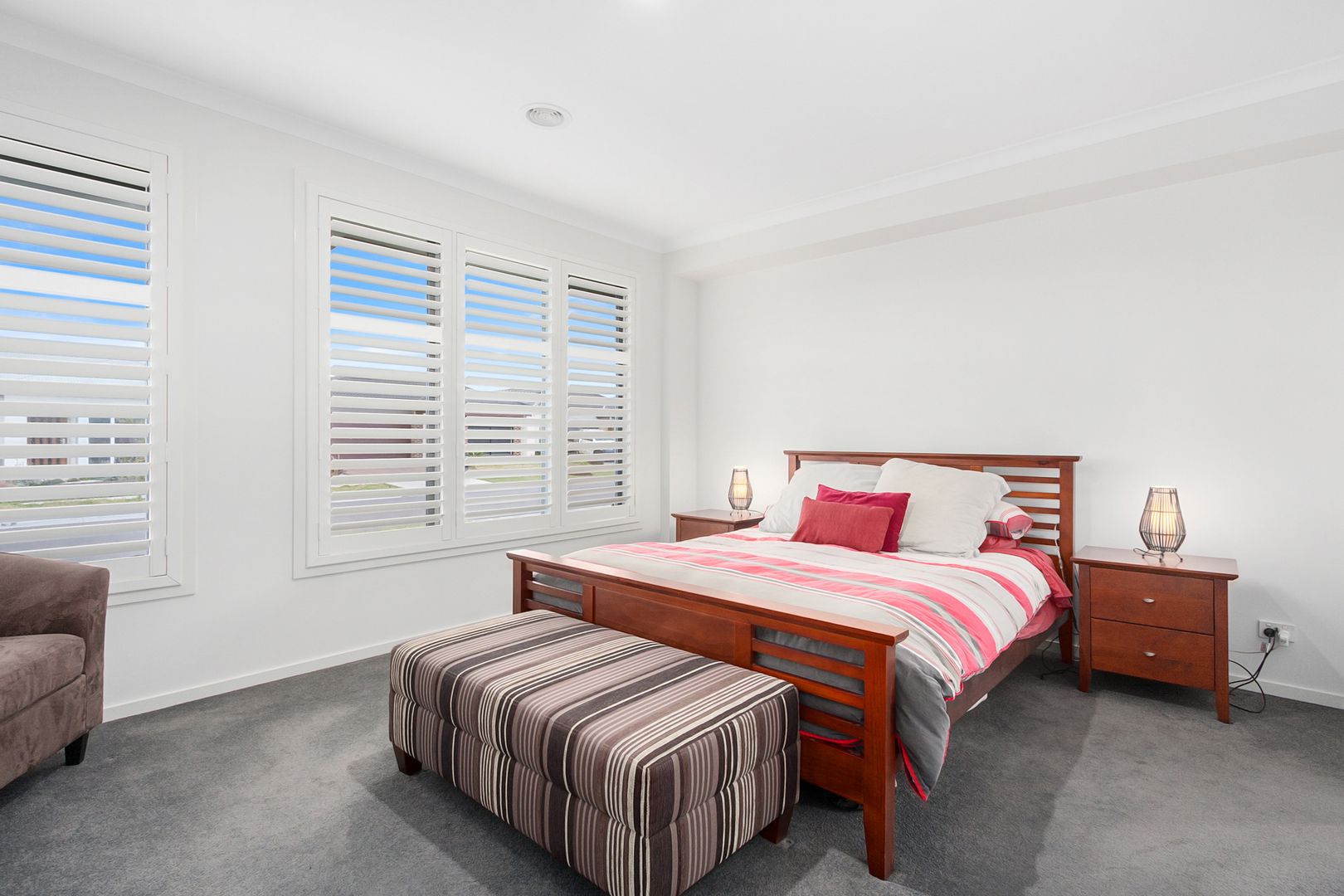 8 Mernoo Avenue, Clyde North VIC 3978, Image 2