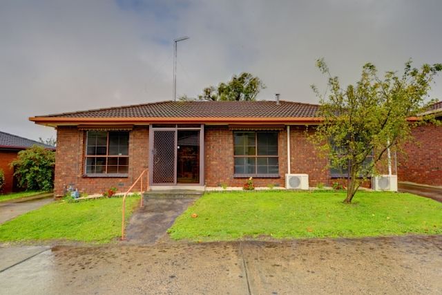 9/106 Burnbank Street, LAKE WENDOUREE VIC 3350, Image 2