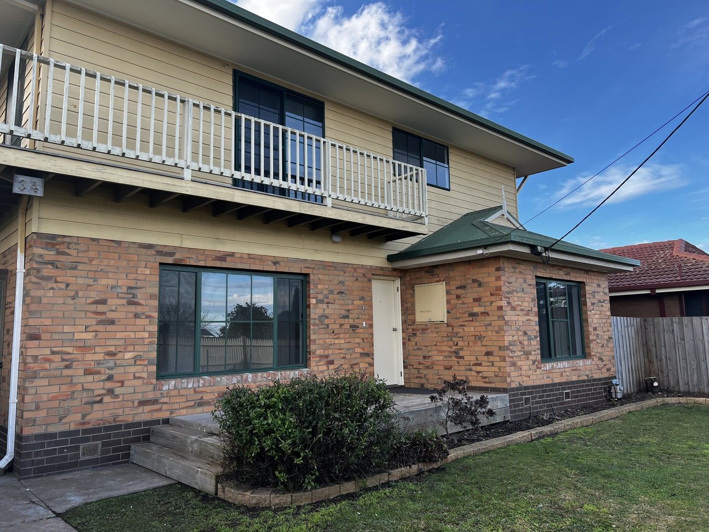 6 bedrooms House in 34 Karana Avenue GROVEDALE VIC, 3216