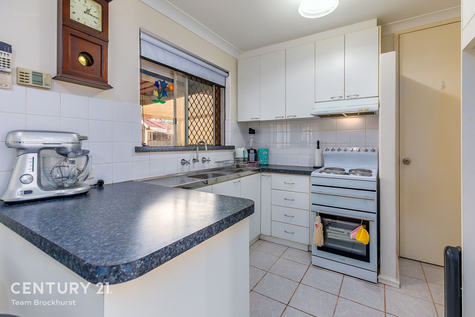 10 Mintern Court, Thornlie WA 6108, Image 0