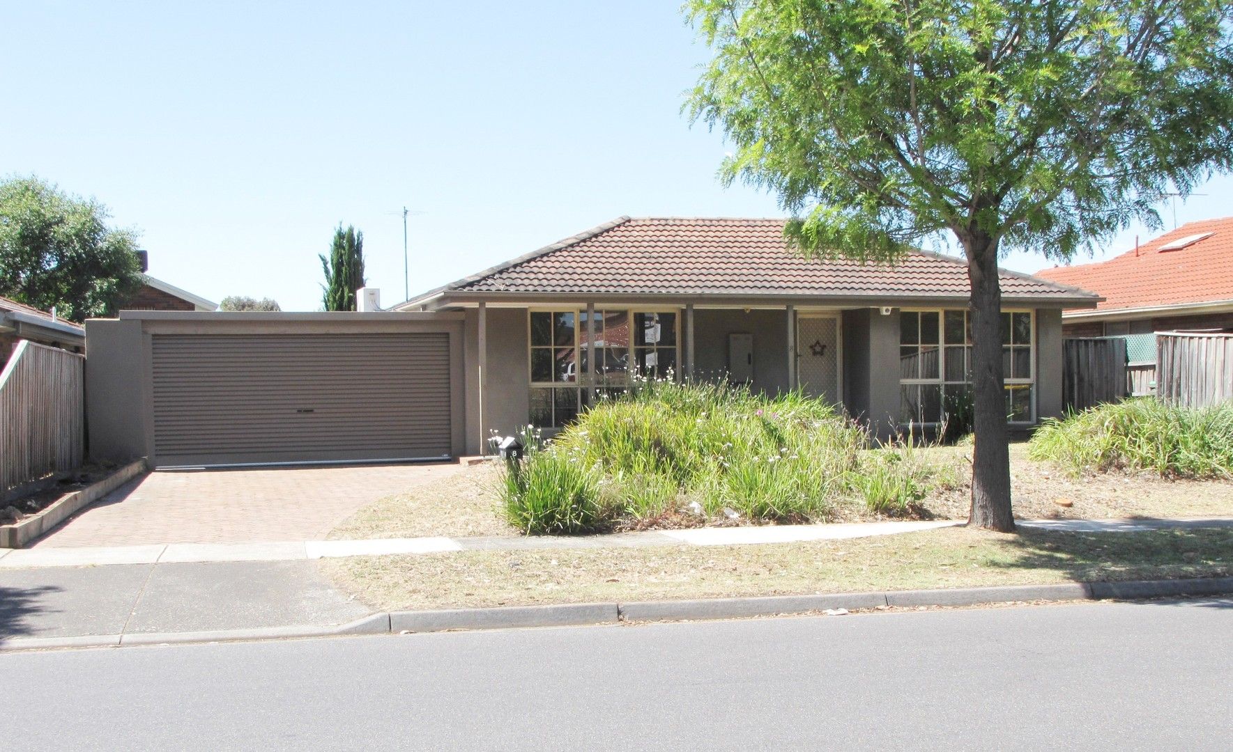 3 bedrooms House in 8 Redleap Avenue MILL PARK VIC, 3082