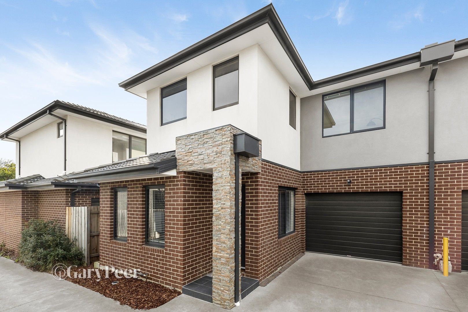 2 bedrooms Townhouse in 2/10 Daphne Street BENTLEIGH EAST VIC, 3165