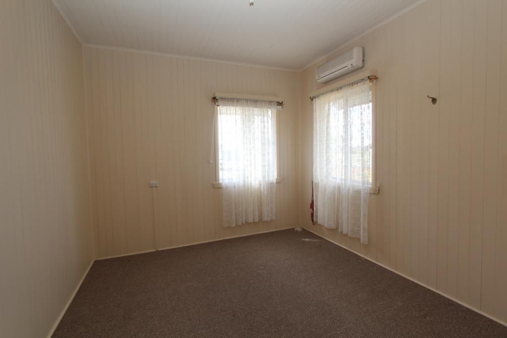 27 Gladstone Street, Jennings NSW 4383, Image 2