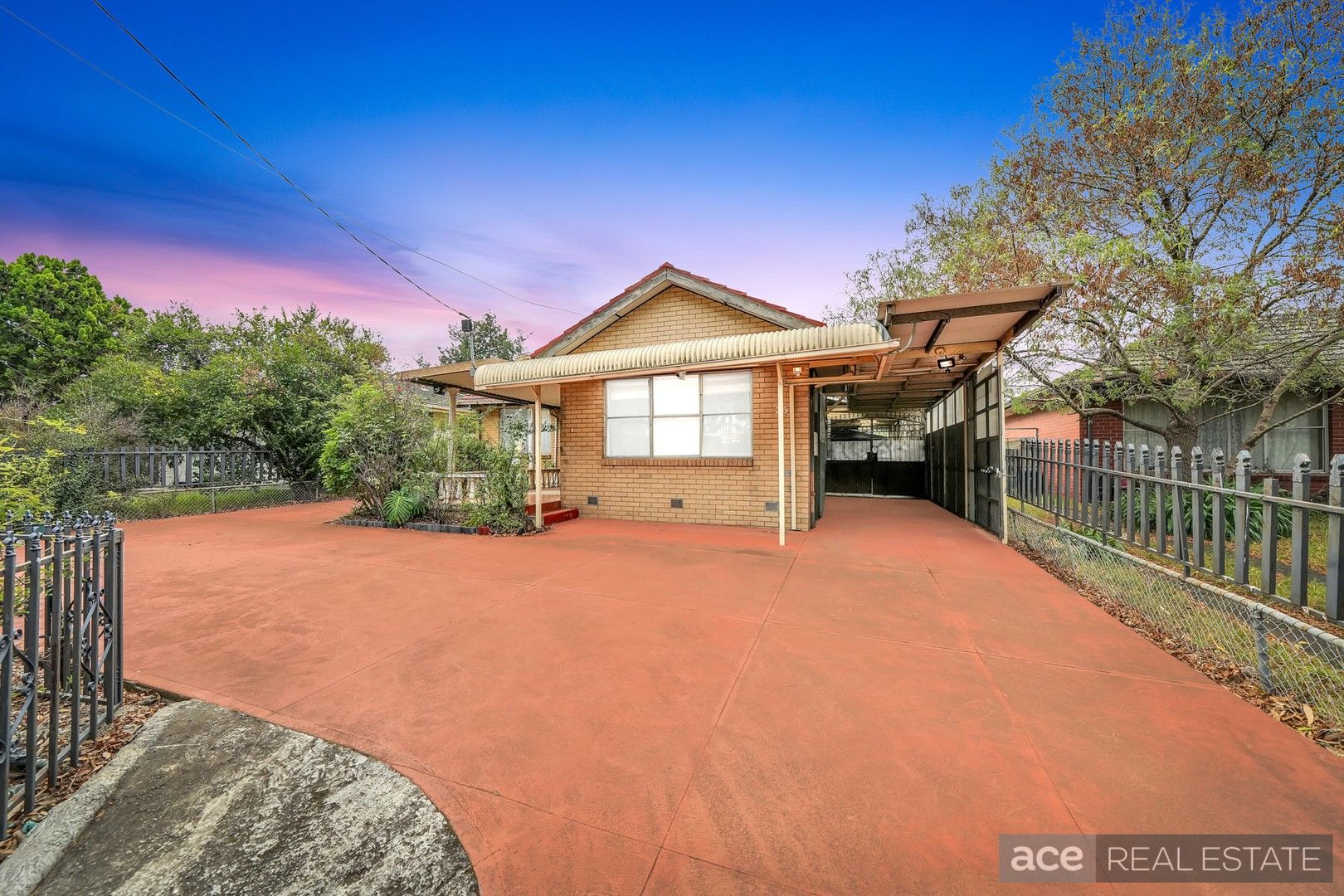 3 bedrooms House in 25 Chirnside Crescent LAVERTON VIC, 3028